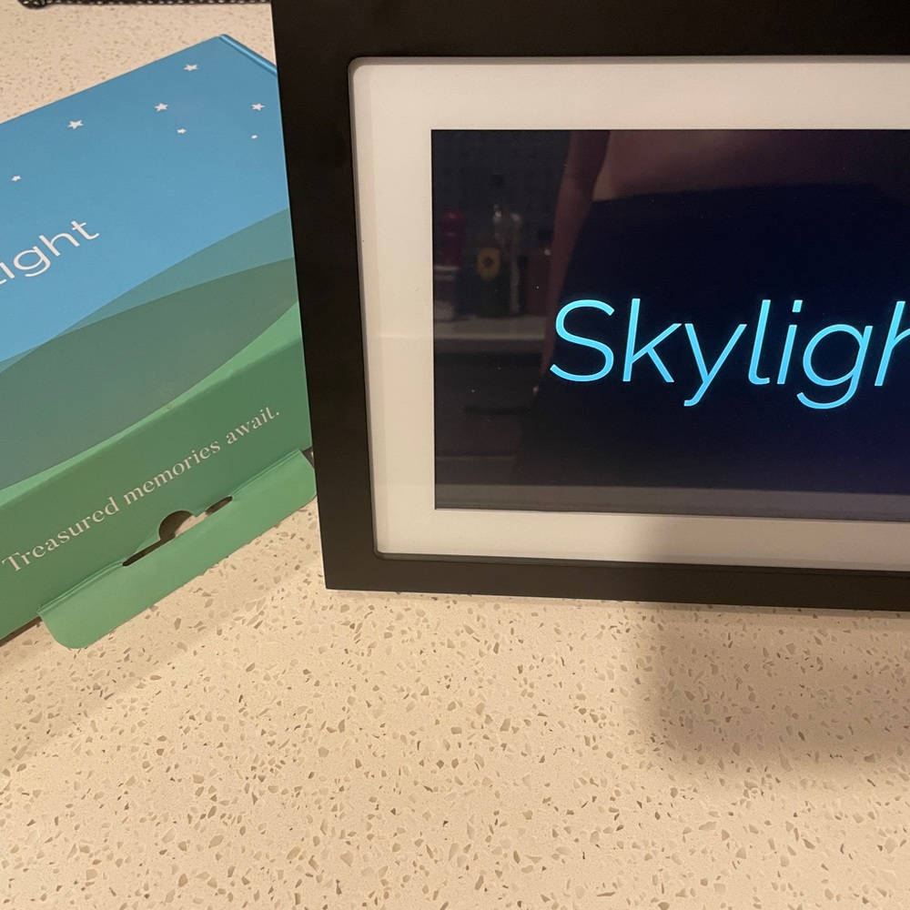 Skylight2 digital photo frame